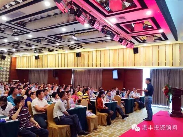 講座現(xiàn)場嘉賓爆滿 講座現(xiàn)場嘉賓爆滿